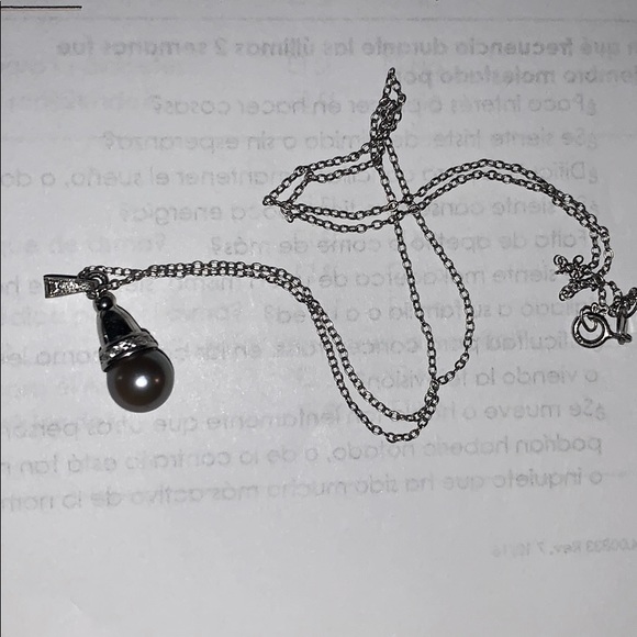 Black pearl with diamonds in platinum setting - Picture 1 of 2